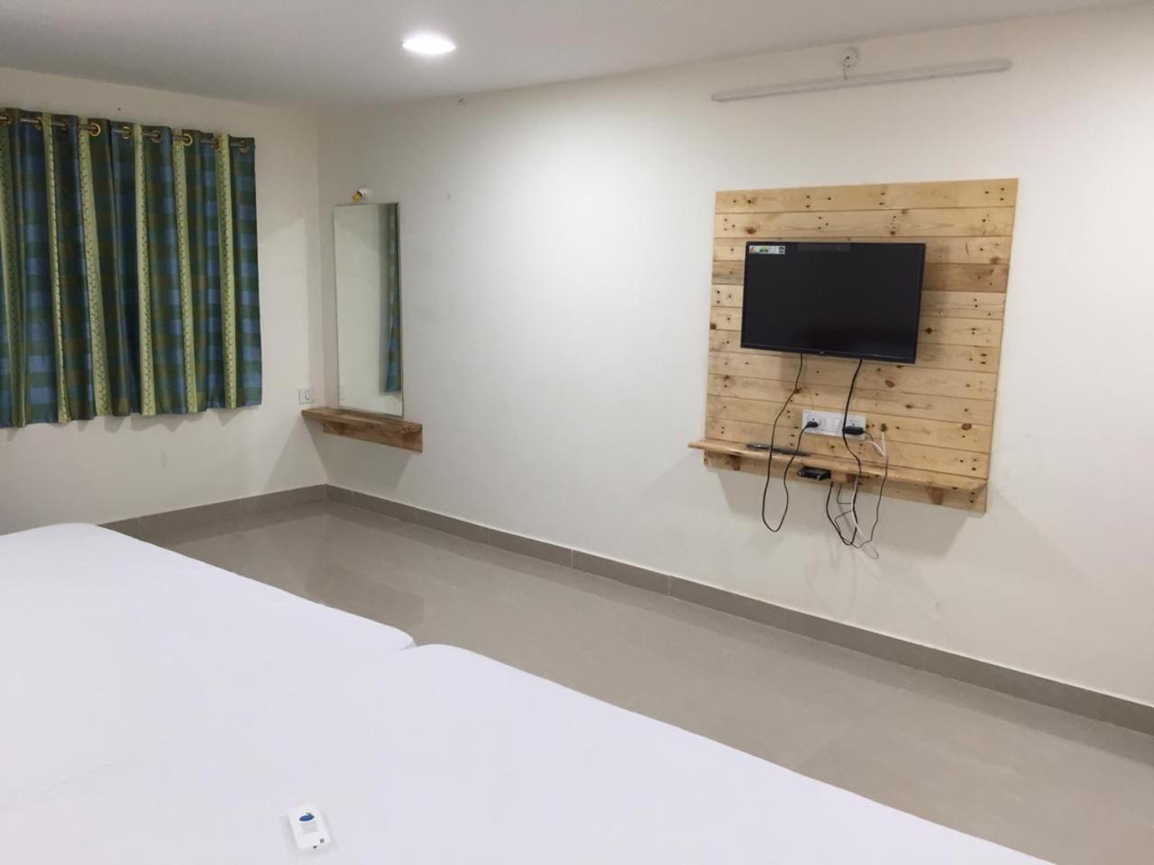 Aditi Rooms Tiruchirappalli Екстер'єр фото