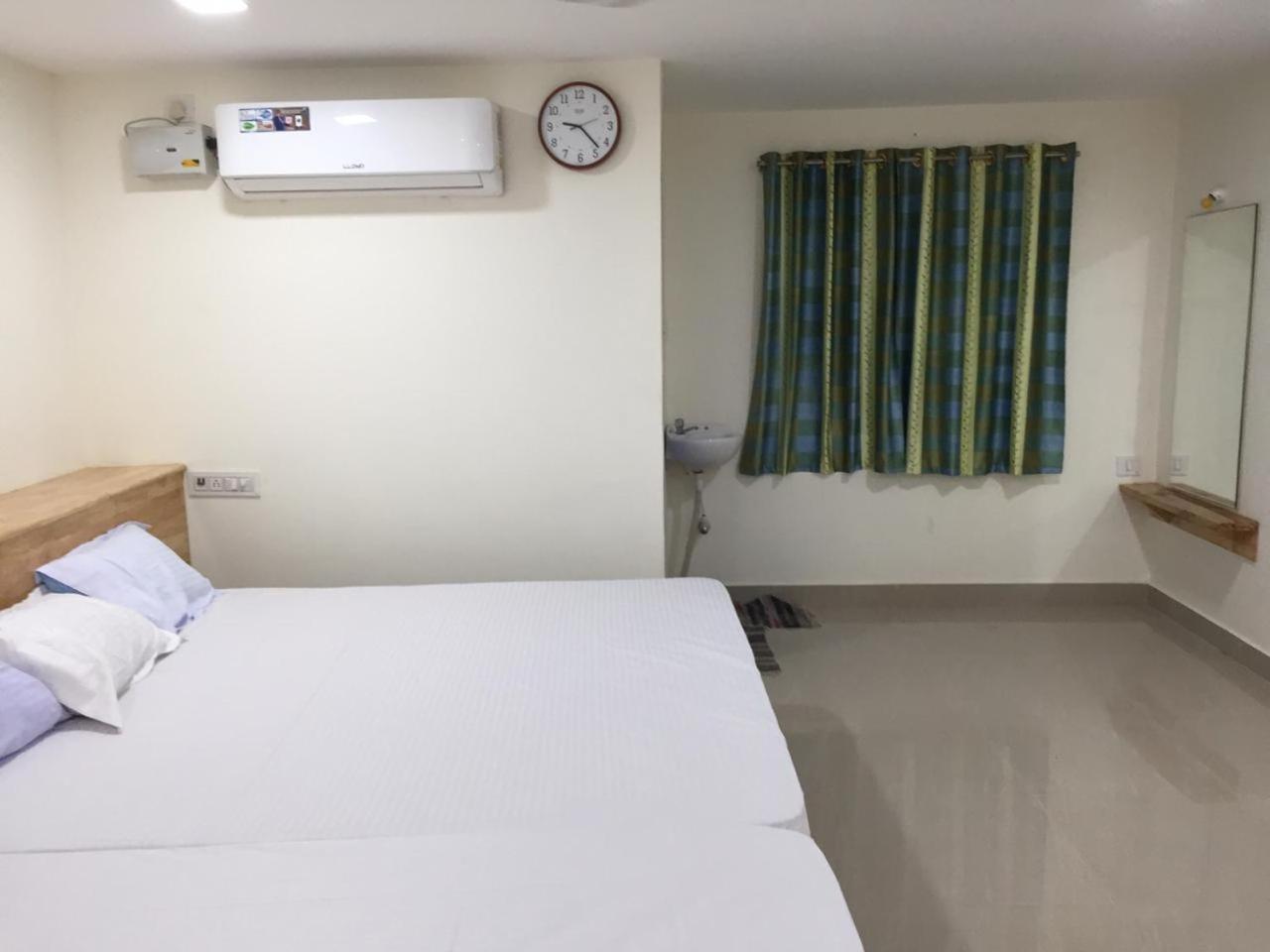 Aditi Rooms Tiruchirappalli Екстер'єр фото